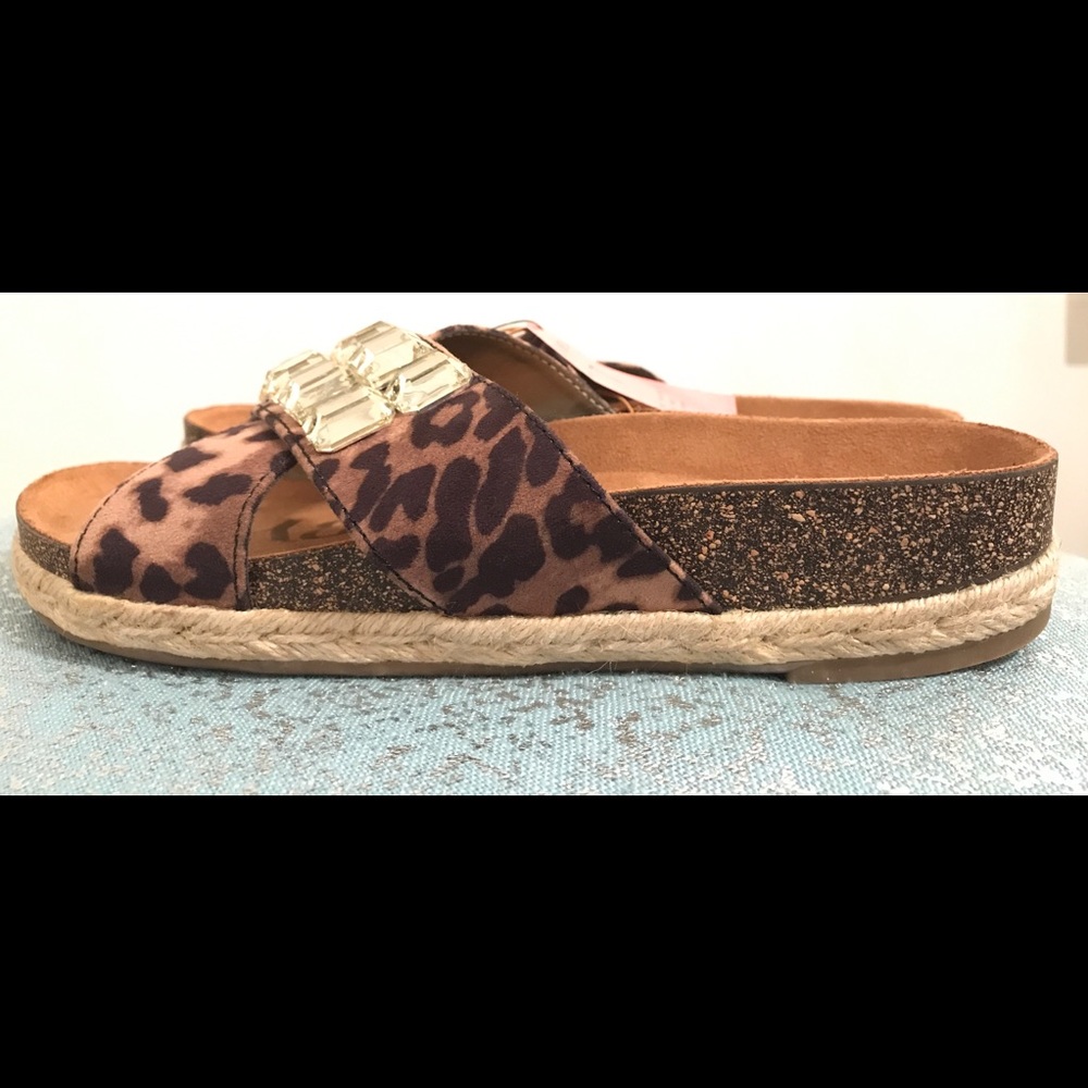 Sam & Libby sandals leopard w/ rhinestones. - Picture 2 of 7